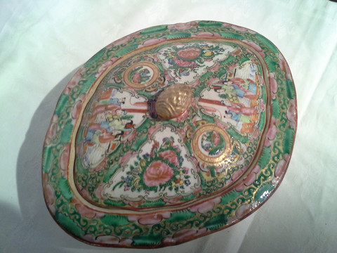 Chinese Famille Rose Medallion covered serving dish